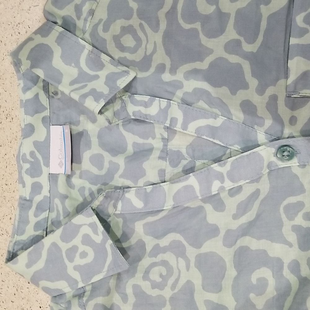 Columbia NWOTS button down short sleeve green print shirt sz S